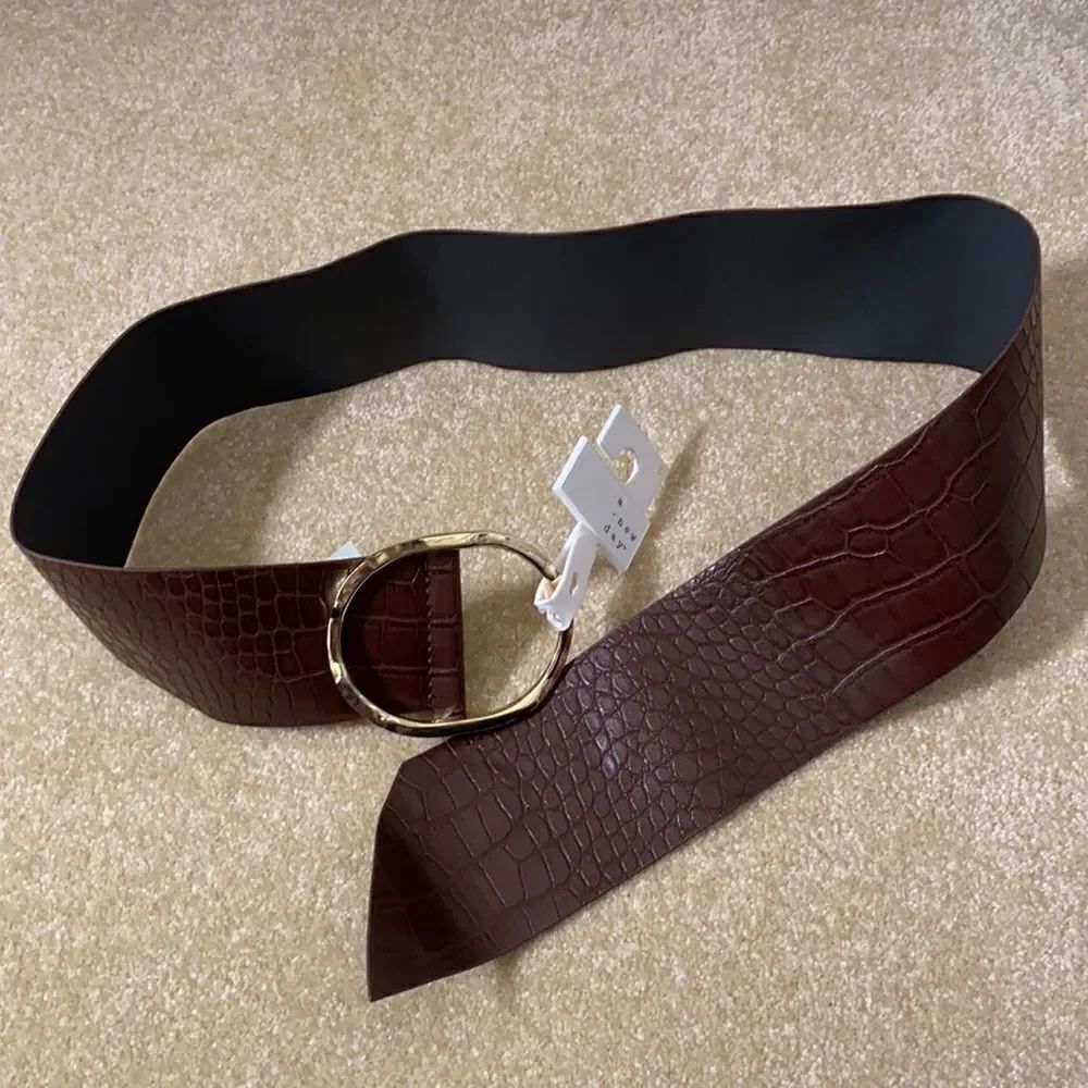 Women’s Barkwood Brown Wide Belt with Gold Buckle S NWT